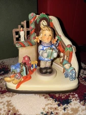 Hummel Goebel Musikfest 'Christmas Time' #1038D w/o Box. Plays Joy to the World
