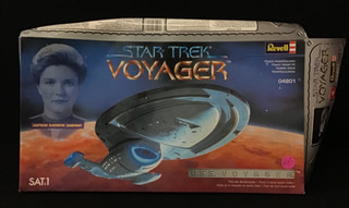 Star trek USS voyager model kit revell 04801 vintage retro T6245