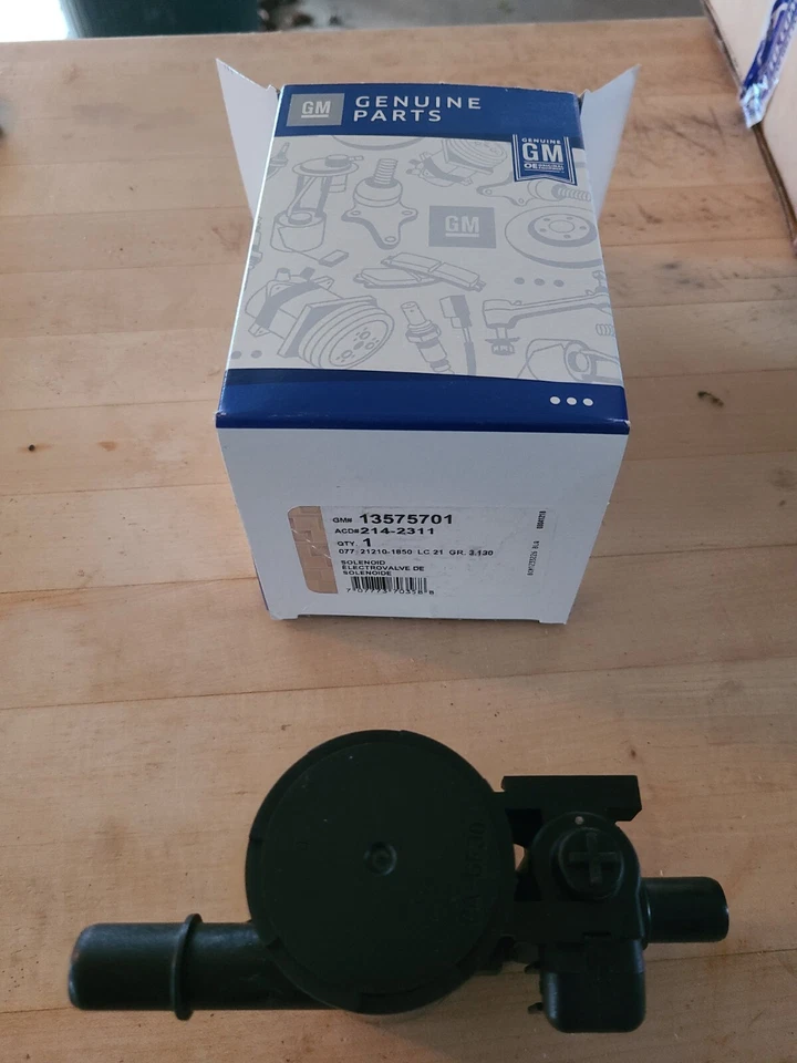 Solenoide de ventilación de bote de vapor OEM ACDelco 214-2311 / GM 13575701 NUEVO Foto 4 de 4