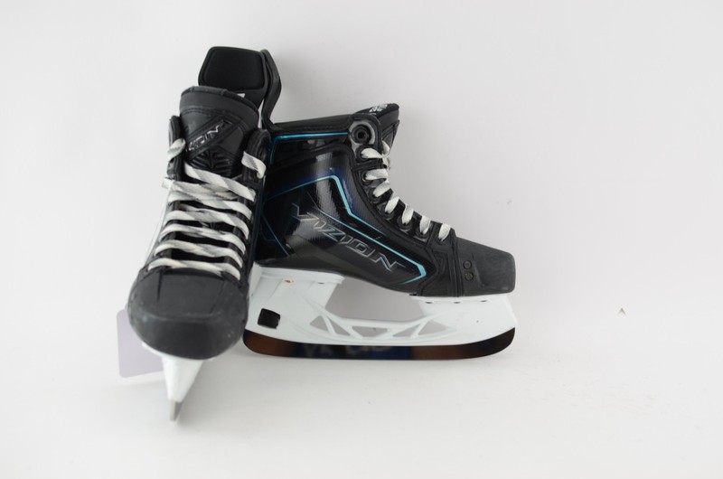 CCM Vizion Ice Hockey Skates Junior Size 2.5 Regular  (0702-2105)