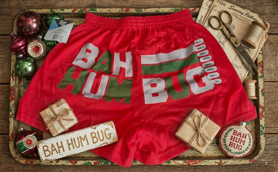 Bah Hum Bug'' Soffe Booty Shorts in Red   Women s Size Small   NWT! (Vintage)