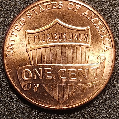 MINT ERROR - 2023-P "EXTRA V" LINCOLN SHIELD CENT (NICE COIN) (RED, HIGH GRADE) - Picture 4 of 7