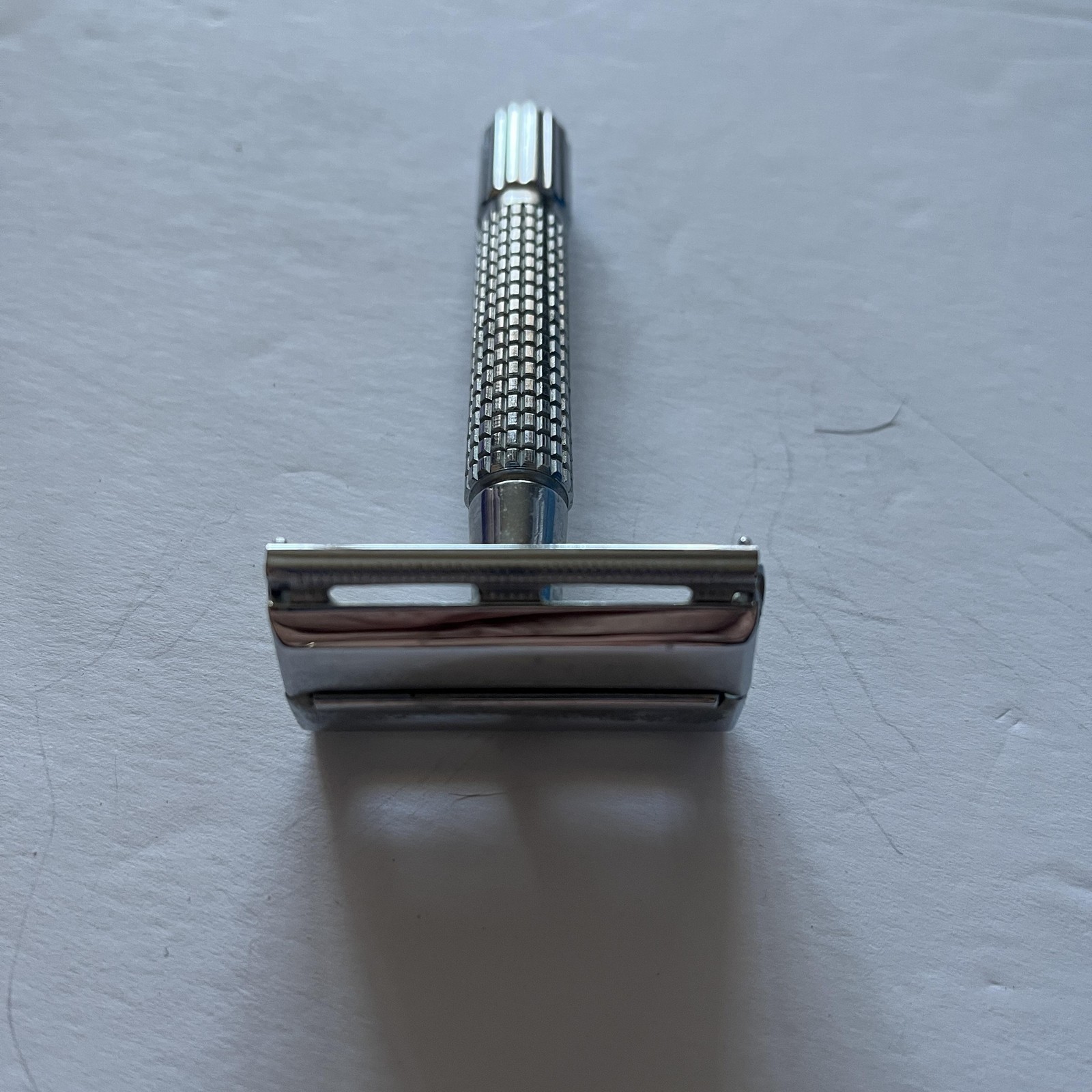 Chrome Twist-to-open Men's Wet Shaving