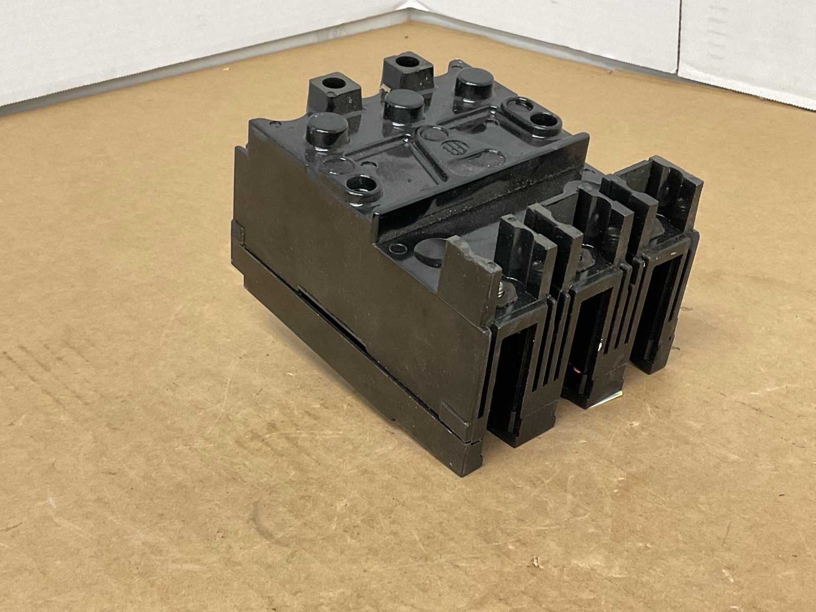 I-T-E CIRCUIT BREAKER  EF3-B020