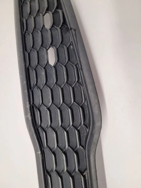 2016 2017 起亚 RIO Grille Upper Sedan 黑色环绕式 863511W500 16-17 — 第 3/4 张图片