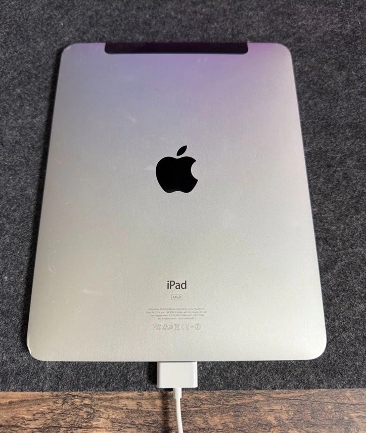 Apple iPad 1. Gen. 64GB, WLAN + Cellular (Entsperrt), 24,64 cm, (9,7 Zoll) -...