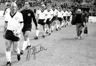 Uwe Seeler ( 2022) DFB Vize WM 66 Foto 20x30 original Autogramm