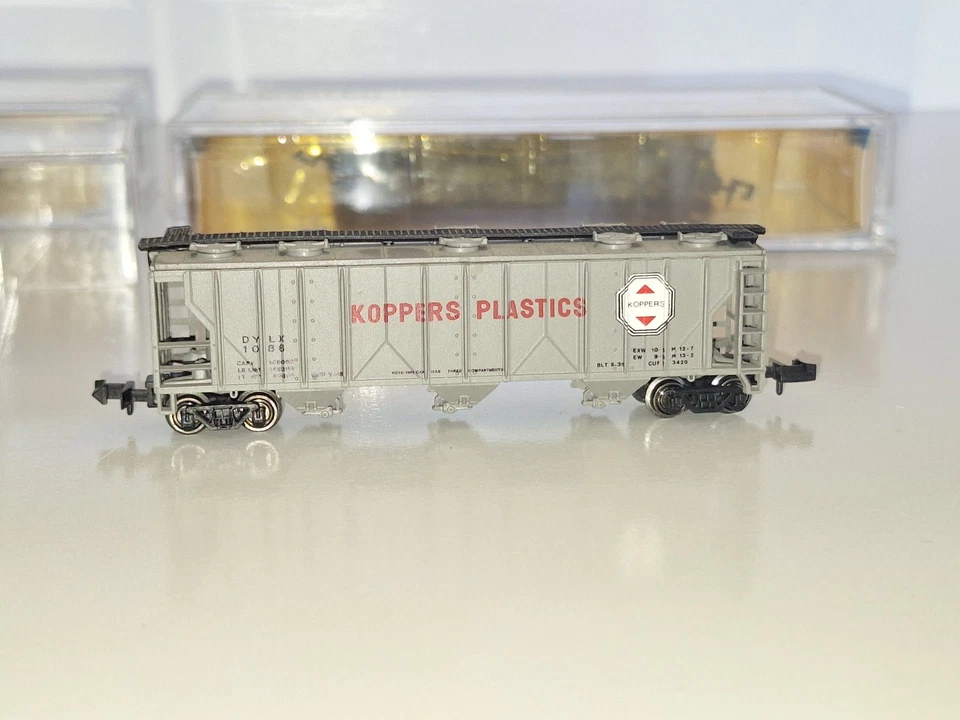 Bachmann N Scale 73893 Koppers Plastic 3 Bay Hoppers x 3. As New, Used Cond. Box - Image 4 of 4