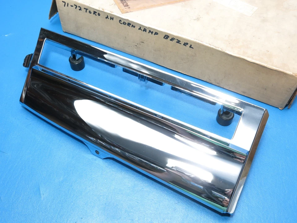 Nuevo de Lote Antiguo GM 1971-1972 Oldsmobile Toronado LH Lámpara Esquina Luz Bisel Cromado Foto 4 de 4