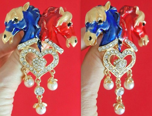3.25" BETSEY JOHNSON RHINESTONE DOUBLE HORSE & HEART DANGLE PENDANT BROOCH COMBO - Picture 8 of 14