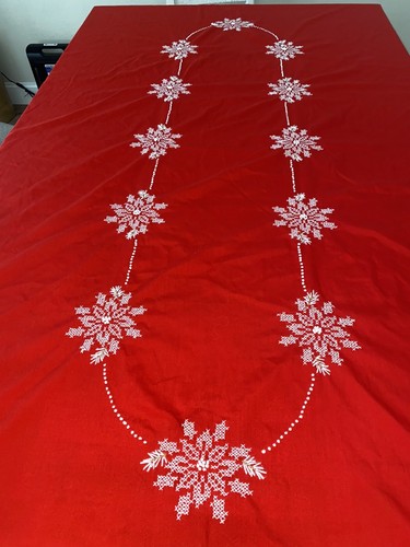 Christmas Red Scallop Edge Tablecloth Embroidered Candelabra & Poinsettia 100x58 - Picture 12 of 19