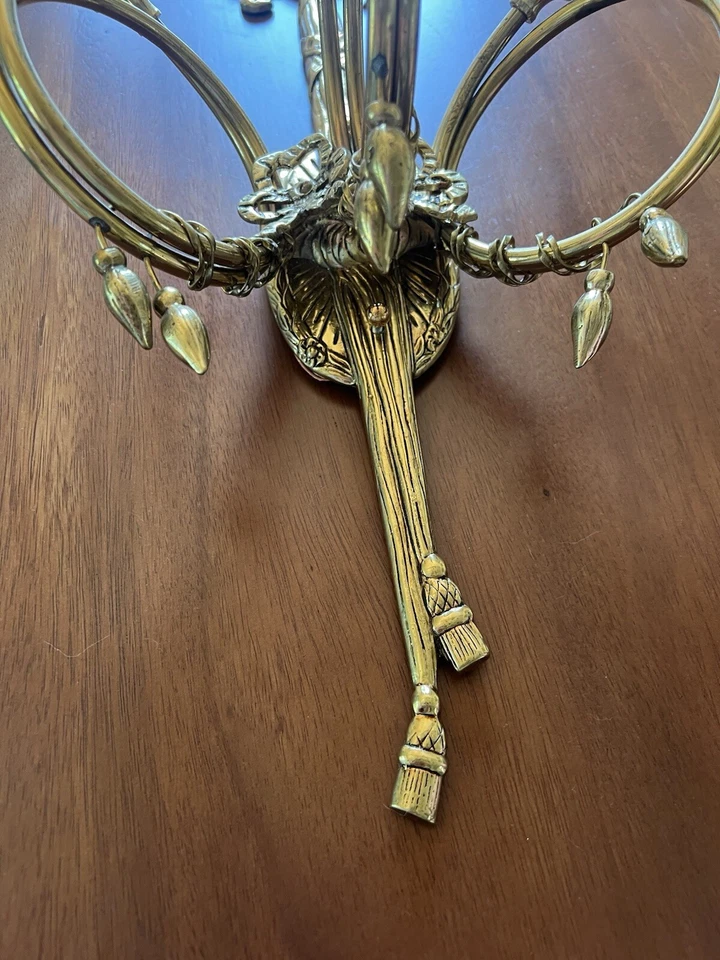 Aplique de pared eléctrico de latón estilo Luis XVI con diseño de borlas de cinta 20” 3 brazos Foto 4 de 4