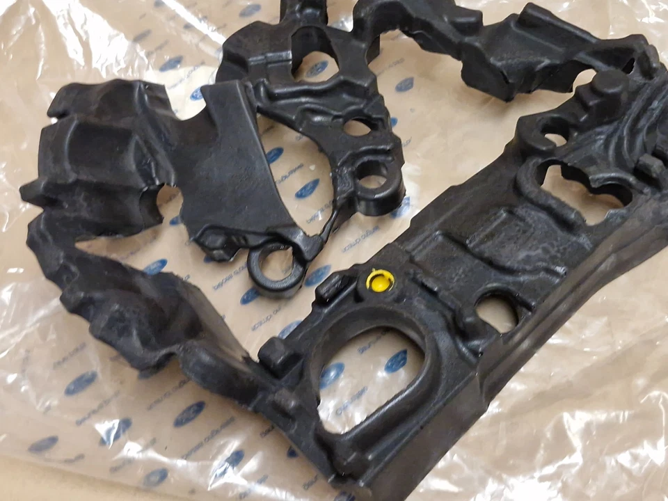 Ford Focus Mk4 1.0 Cylinder Head Cover Insulator Ti-VCT EcoBoost 2018-on 2515353 - Image 2 of 4