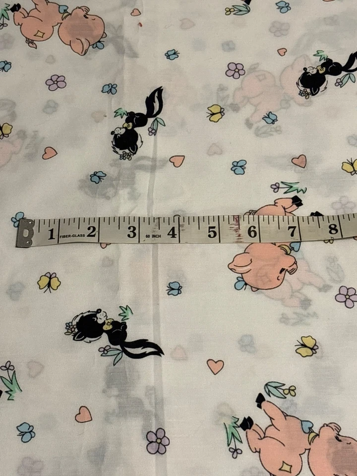 Tela Precious Moments 44" X 72" Skunk & Pig de Samuel J. Butcher Co. Foto 2 de 4