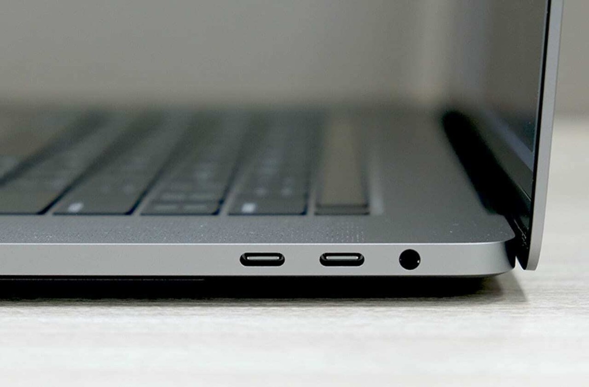 Apple MacBook Pro 15 2018 - 32GB 1TB SSD TOUCH BAR 4.1GHz -6 Apple MacBook Pro 15 2018 - 32GB 1TB SSD TOUCH BAR 4.1GHz -6