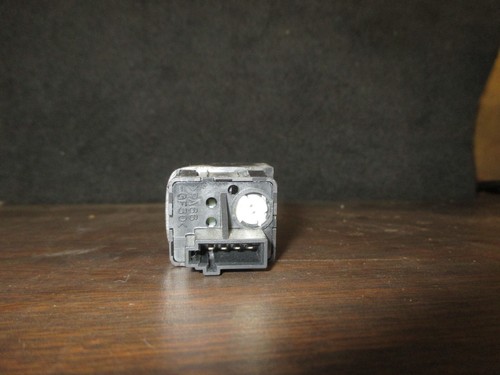 Saab 4735767 Instrument Cluster Rheostat (Dimmer Switch) - Picture 3 of 3