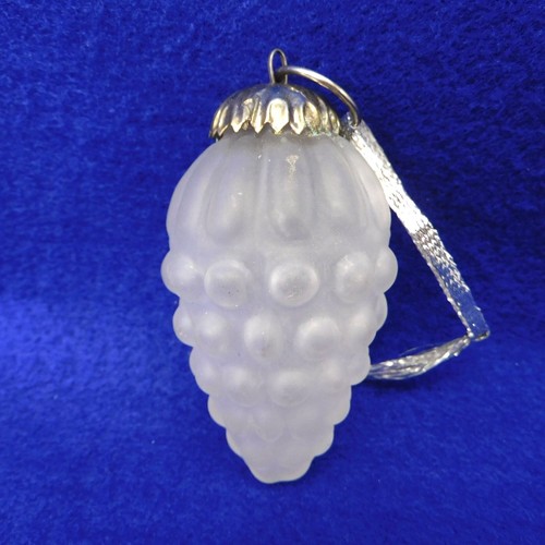 Antique White Frosted Glass Ornament Grapes / Pinecone Kugel 3.25" - Picture 2 of 4