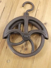 Rustic Cast Iron Hanging Cable Pulley Wheel Hook Farmhouse Country Home Decor 