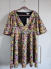 Image of BNWT Oasis ditsy floral puff sleeve scuba skater dress - size 18