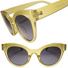 Sleek Green Cat Eye Sunglasses: Add a touch of vintage glam to any look
