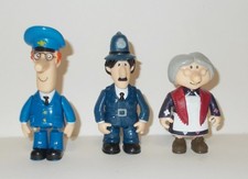 10.5CM POSTMAN PAT POST OFFICE MRS GOGGINS PC SELBY POLICEMAN FIGURES ER PLC (B)