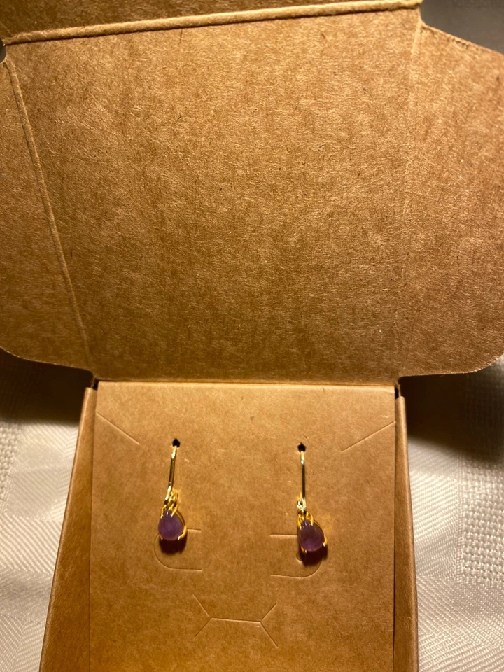 Pendientes de gota de agua de amatista rellenos de oro con palanca trasera Foto 3 de 4