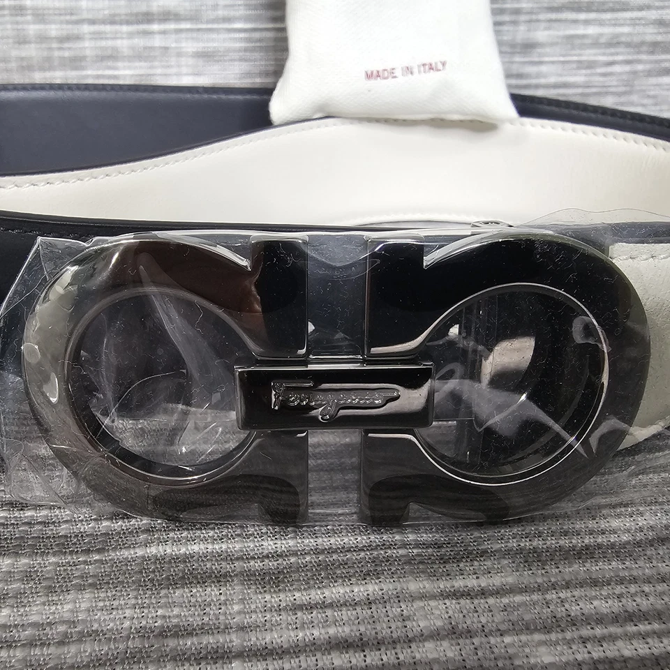 NUEVO CON ETIQUETAS Salvatore Ferragamo Gancini Cinturón Hombre 38 Gris Blanco Cuero de becerro Reversible Foto 4 de 4