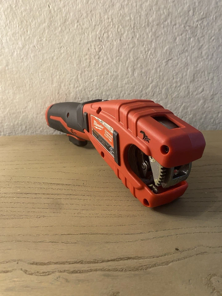 Milwaukee M12 12V Cordless PVC Pipe Cutter (2470-20) – Tool Only - Image 2 of 4