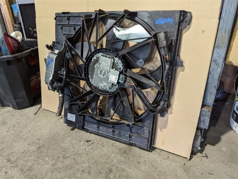 Radiator Fan Motor Fan Assembly Radiator 600 Watt Fits 11-17 BMW X3 , 1742756087 Foto 2 de 4