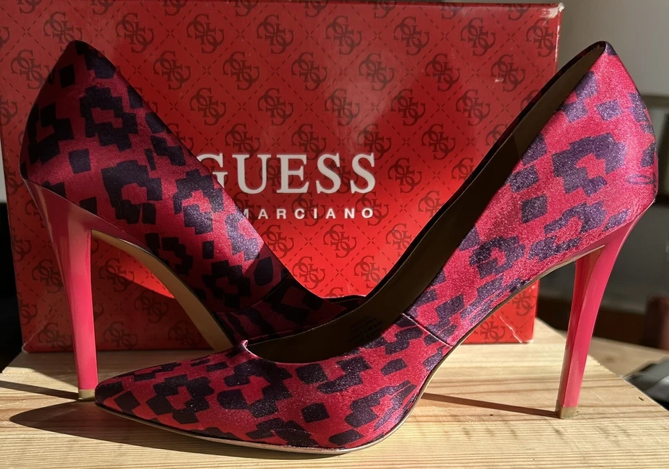 GUESS BY MARCIANO RASBERRY & NAVY SATEN PRINT WITH PINK PATENT LEATHER HEEL S7.5 - Image 4 of 4