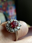 Bague or blanc 750/1000-1 Rubis central ovale 6,8mm/5,7 mm-10 diamants 10x0,0,6C