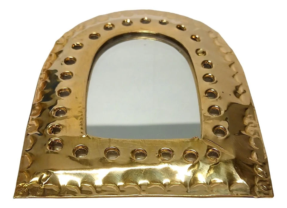 Espejo de mano marroquí pequeño de metal color dorado decoración forma de puerta hecho a mano Foto 2 de 3