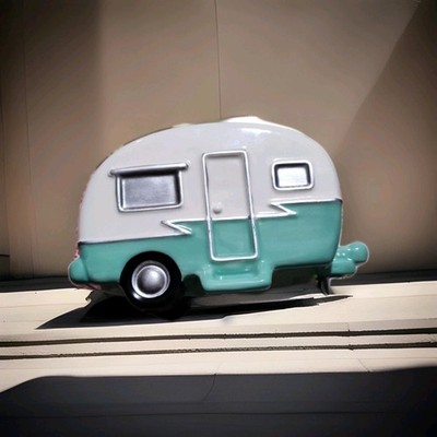 Teleflora Ceramic Camper Trailer Campervan Planter/Vase/Garden Decoration 8''