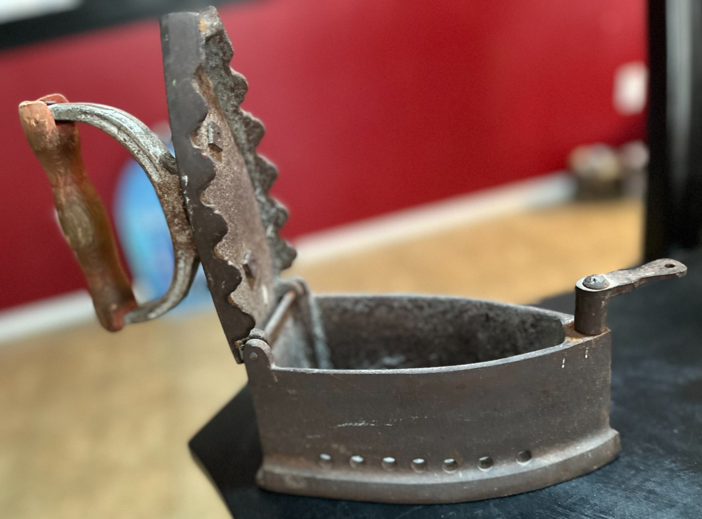 IRON antique 19th century cast iron coal charcoal clothes vintage