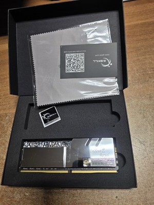 G.Skill Trident Z Royal Silver 32GB (32GB X 1)  DDR4 4400 | F4-4400C19D-64GTRS