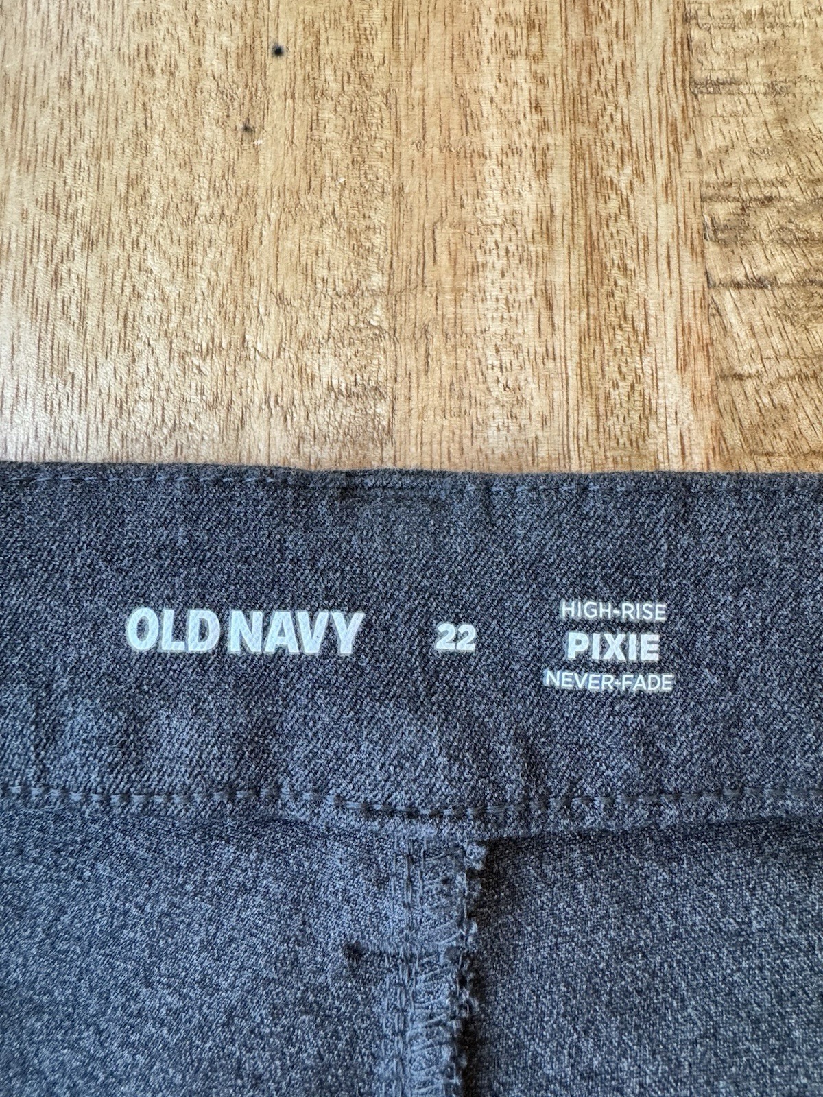 Old Navy Women's Solid Gray Pixie Pant Never Fade… - image 6