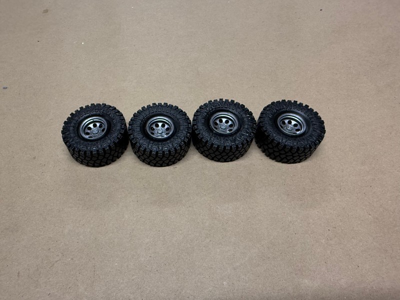 3D PRINTED 37x14.5R15 Maxxis Creepy Crawler Tire Mickey Thompson 15x10 RIMS 1/25
