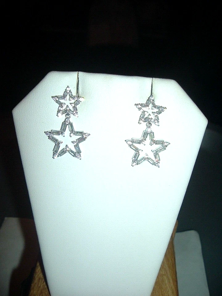 银色悬垂长方形水晶双开星贝西·约翰逊穿孔耳环 — 第 3/4 张图片