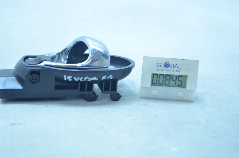 14-19 NISSAN VERSA NOTE ПЕРЕДНЯЯ ПРАВАЯ ПАССАЖИРСКАЯ ВНУТРЕННЯЯ ДВЕРНАЯ РУЧКА ЧЕРНАЯ ОТ ОРИГИНАЛЬНОГО ПРОИЗВОДИТЕЛЯ - Изображение 3 из 4