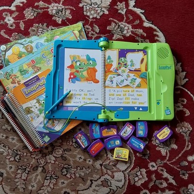 LeapFrog LeapPad 2001 Learning System books Cartridges and Case (TESTED & WORKS)