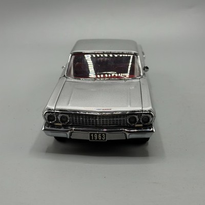 Franklin Mint 1963 Chevrolet Impala SS 409 1/24 Scale Diecast 2