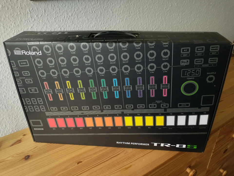 Roland TR-8S Drum Computer Synthesizer Sampler 808 909 *NEU* - Bild 2 von 4
