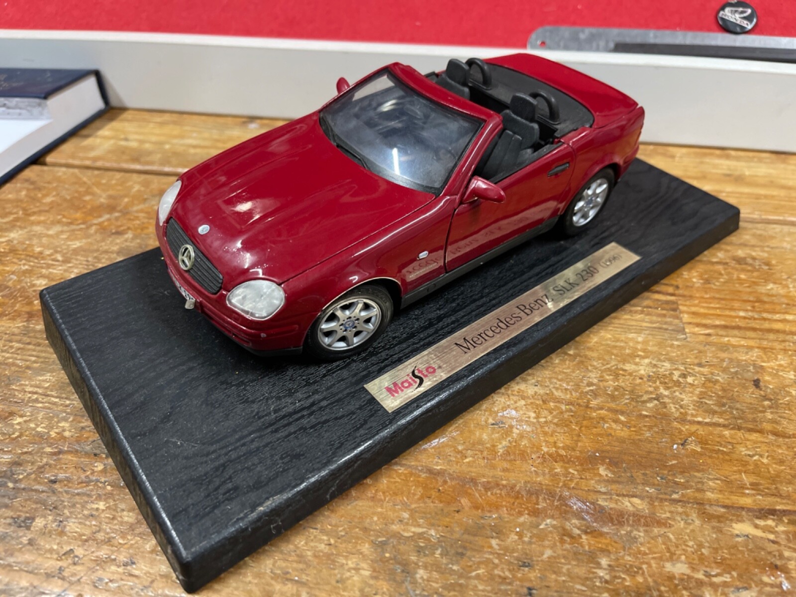 Maisto 1/18 Die Cast Model Mercedes-Benz SLK 230 - no box