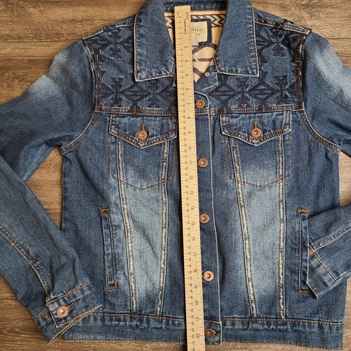 Forever 21 Women Medium Denim Jean Jacket Aztec Western Boho Grunge Trucker - Picture 9 of 10