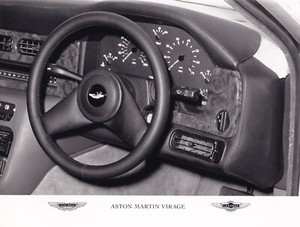 ASTON MARTIN VIRAGE LENKRAD & GESICHT, ZEITFOTO.