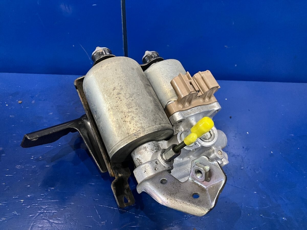 Toyota Aqua NHP10 Prius Brake Booster Pump ABS Anti Lock
