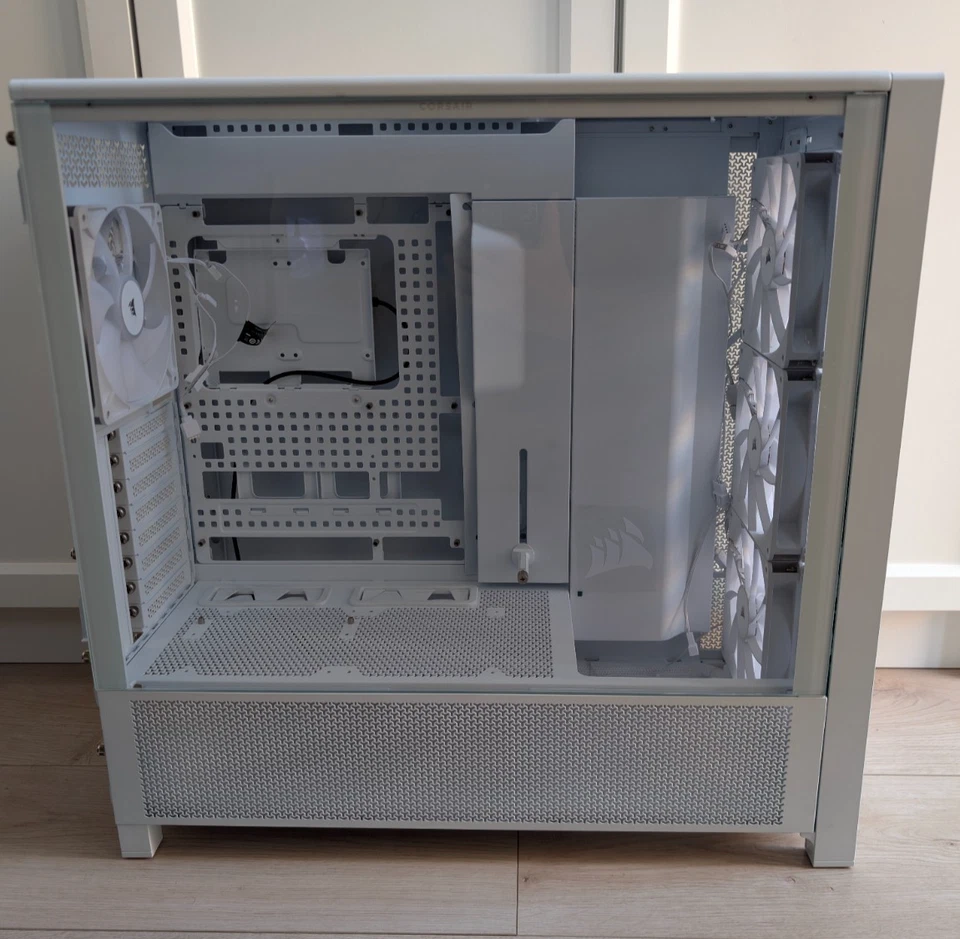 Corsair Frame 5000d white rear connecting case - Used but great condition - Image 4 of 4