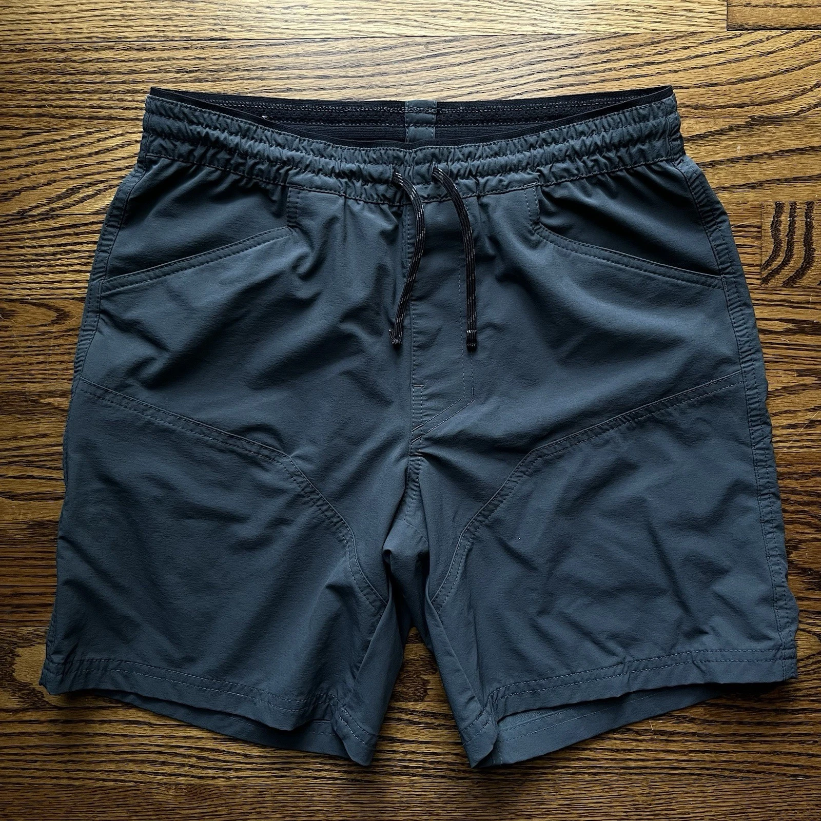 KUHL Shorts Mens Small gray Dissipatr Air Hike Trail Gorpcore Camp Performance