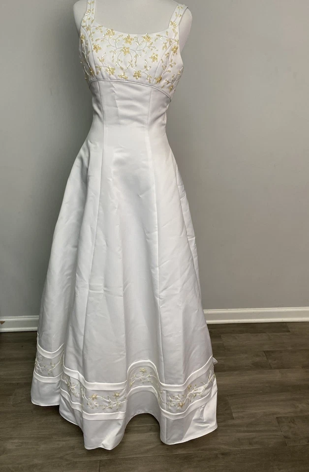 Vestido de novia Oleg Cassini talla 2 para mujer blanco con cuentas sin mangas vestido de fiesta de tul Foto 2 de 4
