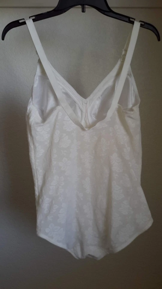 Винтажный изысканный женский размер 40DD полностью белый корсет бюстье бюстгальтер б/у - Изображение 4 из 4